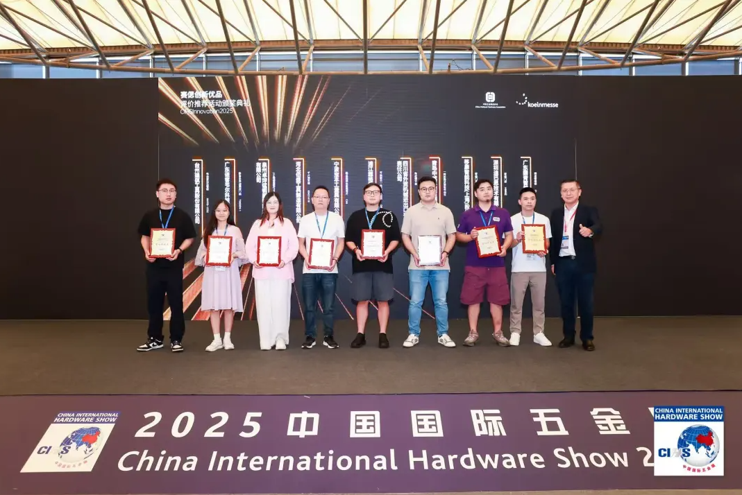 实力加冕！918.comF1智能锁斩获CIHS2025“赛偲优品奖”，上海展会尽显918.com智造风采
